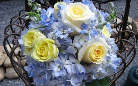 Golden Roses With Hydrangea - flowers, nature, gloden, hydrangea, bouquet