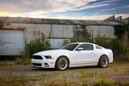 This 2013 Boss Mustang Makes 1,145 hp and Runs Over 180 mph in the Half-Mile