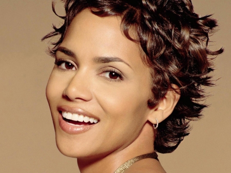 HALLE BERRY - Fashion, Actress, Producer, Model