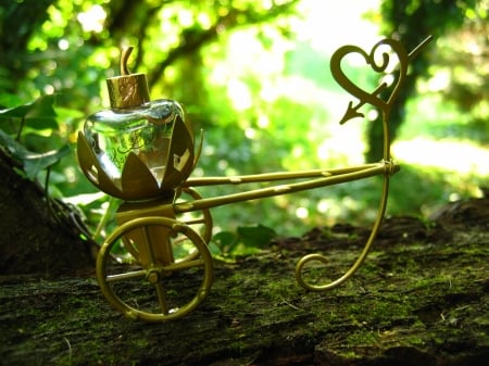 Charrette de fee - charrette de fee, glass, perfume, arrow, figurine, fragrance, bottle, lolita lempicka, heart, golden, green