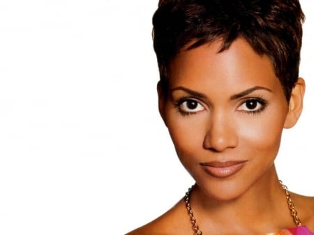 HALLE BERRY - Fashion, Actress, Producer, Model