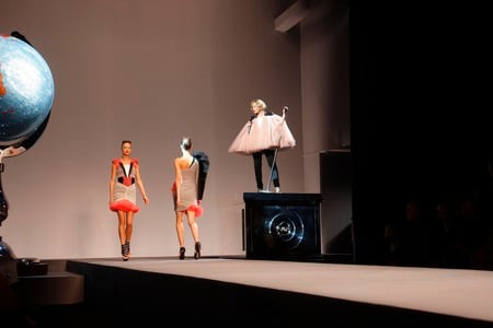 Viktor & Rolf SS10 02 - Fashion & Entertainment Background Wallpapers ...