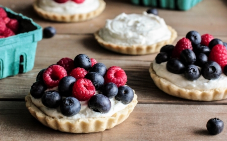 Delicious Tart - cream, delicious, food, berry, sweet, raspberry, tart, pastry, dessert, blueberry