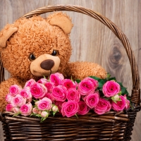 Teddy bear with roses