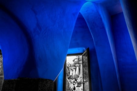 Room at Park Guell in Barcelona, Spain - door, architecture, blue, arcade