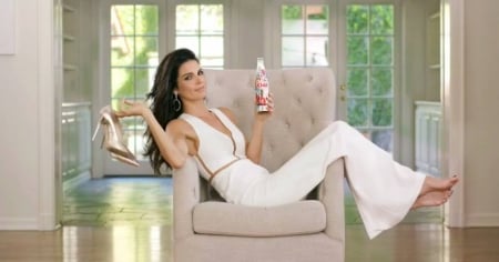 Angie Harmon - Angie Harmon, fun, people, model, cool, actress, celebrity