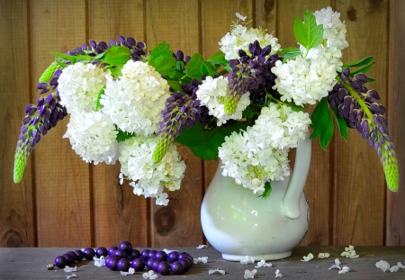 Still life - pretty, vase, berrie, beautiful, lovely, still life, bouquet, flowers, hydrangea