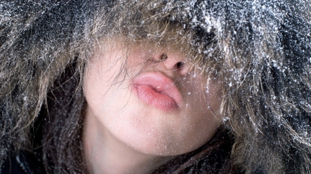 kiss in the snow - face, girl, kiss, snow, brunette