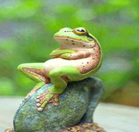 Chillin - fro, green, sitting, cute