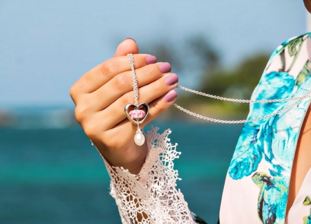 Pendant - summer, blue, beach, pendant, sea, pink, jewel, white, hand, woman