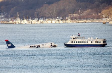 US Airways A320 in Hudson River - plane, crash, water, people