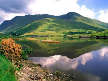 Irish Countryside - river, scenery, pond, green, lake, mountain