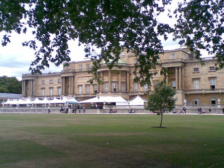 BUCKINGHAM PALACE - england, buckingham palace, queen, buckingham, palace, london