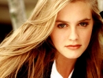 Alicia Silverstone