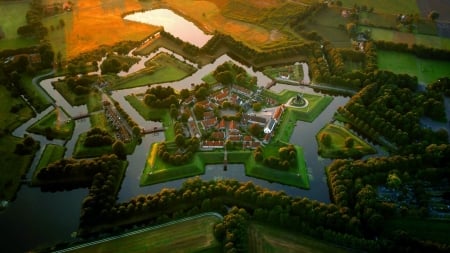 village in holland in the shape of a star