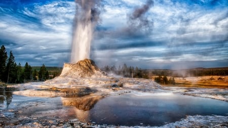 fantastic geyser eruption hdr