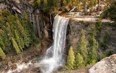 Vernal Falls, Yosemite Nat'l. Park, California