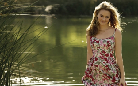 alicia silverstone - aicia, water, silverstone, girl