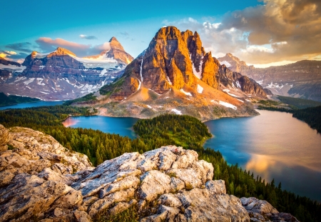 Assiniboine-Vista-banff-National-Park-Canada