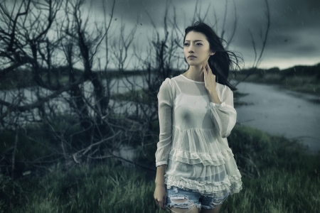 Pretty Face - dark, trees, woman, model