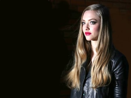 Amanda Seyfried - Seyfried, beautiful, leather, Amanda, actress, lips, 2016, model, jacket, Amanda Seyfried, wallpaper