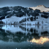 	Frozen Mountain Lake