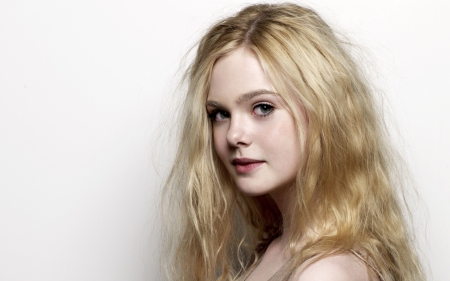 Elle Fanning - white, woman, face, actress, girl, elle fanning, blonde