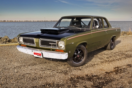 1968-Plymouth-Valiant - classic, mopar, 1968, black hood