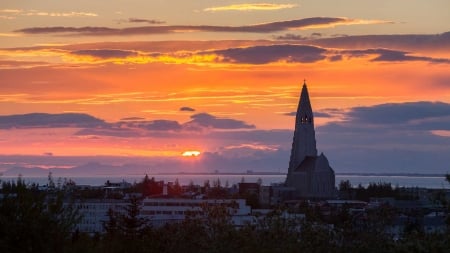 Hallgrimskirkja Church, Reykjavik, Iceland - tower, sky, houses, clouds, sunset, sun