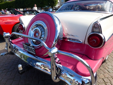 Motor Thursday - white, car, crome, colors, pink, wheel