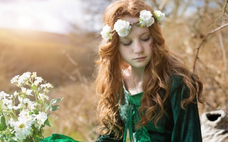 Beauty - beauty, vara, girl, summer, wreath, child, copil, freckles, white, green, blonde, flower