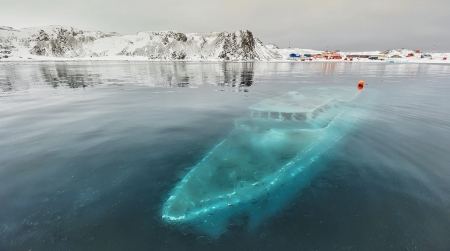 Ship Wreck - water, boat, ship, wreck, ocean, marine, snow, underwater