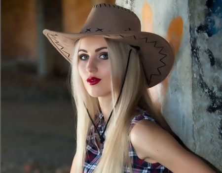 Cowgirl Beauty.. - women, fun, female, hats, fashion, models, western, girls, cowgirl, style, outdoors, blondes, ranch