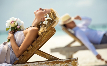 Waiting - woman, wedding, beach, vara, girl, summer, funny, bride, bouquet, model, man, blonde, flower