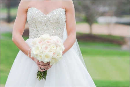 The bride's bouquet - woman, trandafir, wedding, bouquet, bride, rose, white, hand, green