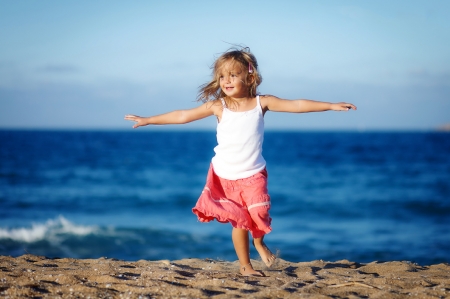 little girl - people, hair, belle, sightly, white, face, childhood, fair, little, bonny, adorable, wallpaper, child, beautiful, pink, sweet, sea, feet, nice, beauty, sky, beach, photography, pretty, baby, cute, kid, dainty, girl, lovely, pure, comely, play, desktopnexus, blonde