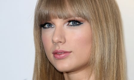 Taylor Swift - babe, taylor swift, american, sexy, singer, songwriter, woman