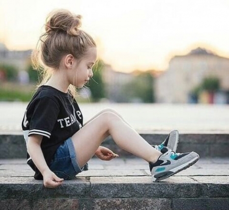 little girl - people, hair, sunset, belle, sightly, white, face, childhood, fair, little, bonny, adorable, wallpaper, child, set, beautiful, pink, sweet, feet, nice, beauty, sky, photography, pretty, baby, house, cute, kid, dainty, girl, lovely, pure, comely, desktopnexus, blonde