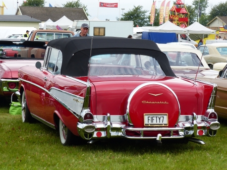 Nasco Yakee Meet Falkoping 2016 - black, people, car, red, show, grass