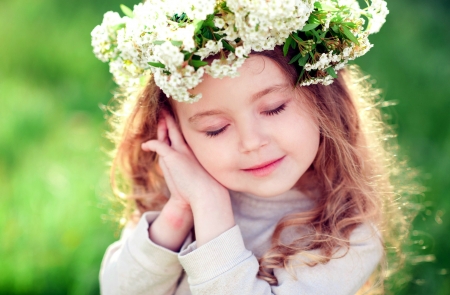 Cute Little Girl - girl, smile, wreath, hair