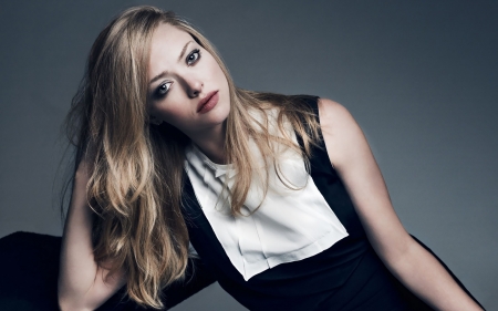 Amanda Seyfried - woman, actress, girl, amanda seyfried, black, blonde