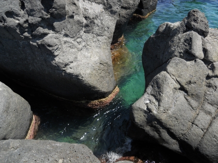 Cliff side sea - blue, beach, rock, sea, mountain, deep, river, nature, canyons, cliff, cliffs