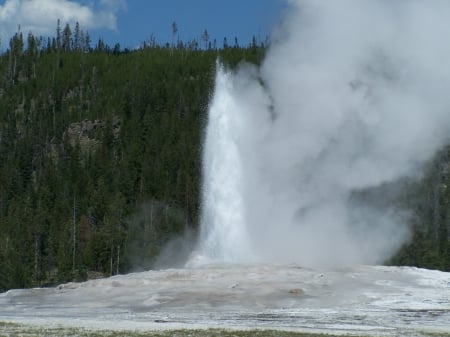 Old Faithful Geyser West Yellowstone - Scenic, National Parks, Natural Wonders, Geysers