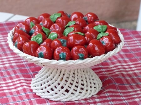 Pie - stawberry, clothes, colors, porcelain, plate, pie