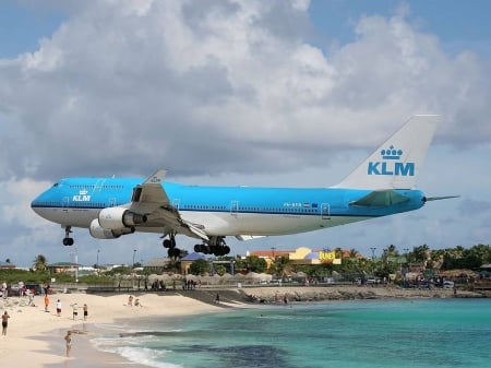 KLM landing - fun, aircraft, beach, cool, commercial, klm