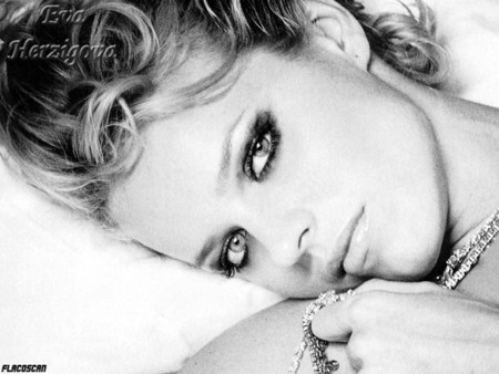 Eva Herzigova - black and white, movies, model