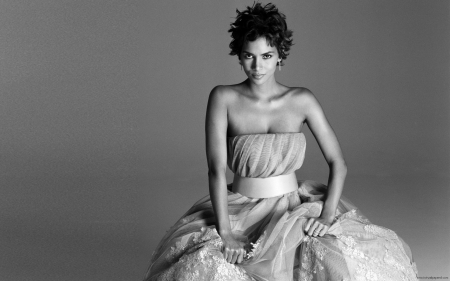 HALLE - fashion, actress, movies, model