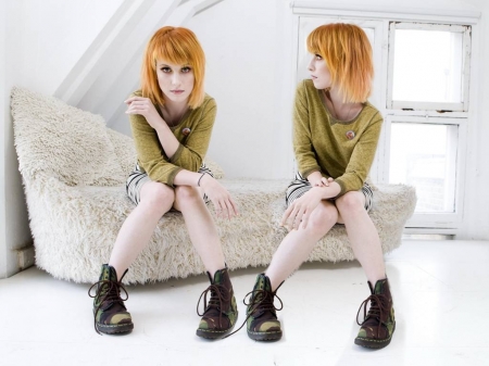 Hayley Williams - sofa, legs, boots, singer, Williams, 2016, Hayley Williams, model, Hayley, wallpaper