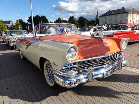 Wheel Evening - clouds, street, trees, cars, town, colorsa, car-show, sky