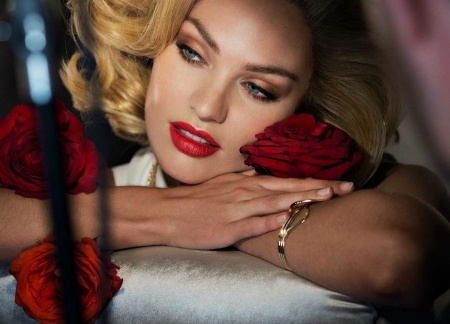 Candice Swanepoel - trandafir, girl, blonde, beauty, flower, hand, red, woman, model, rose, Candice Swanepoel